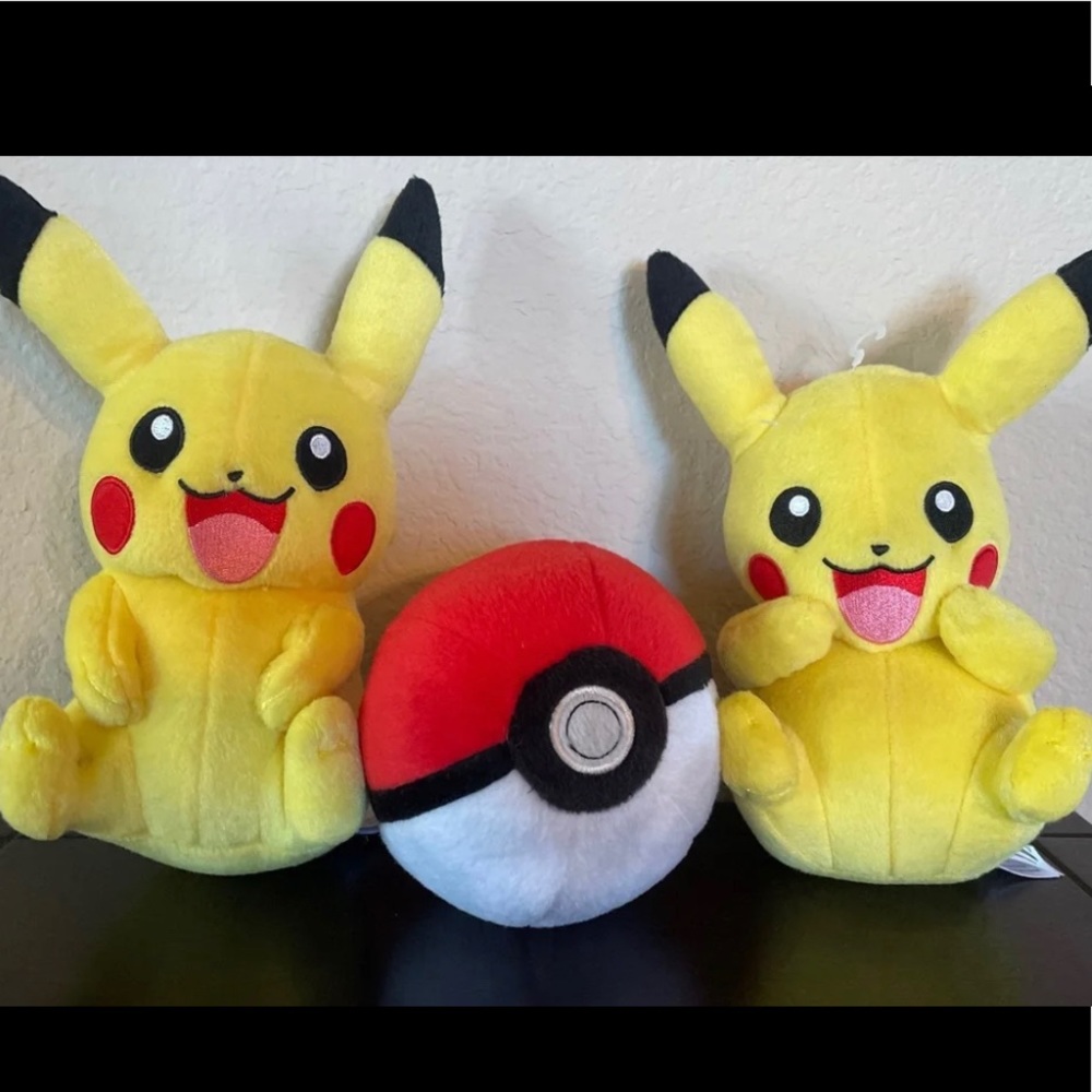 three piece Pokémon Pikachu set